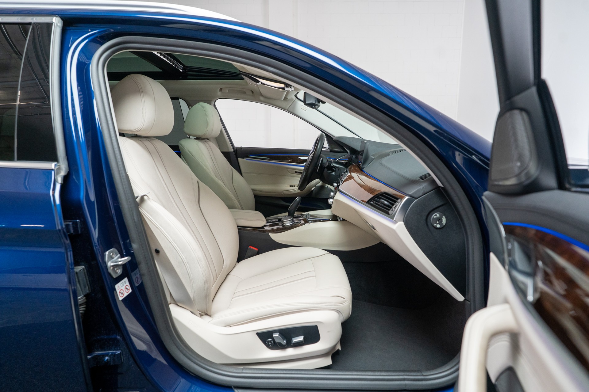 BMW 530i xDrive SAG Touring M Sport / CH-Fahrzeug / Panorama - Glasdach / 360°Kamera / HeadUp-image-15