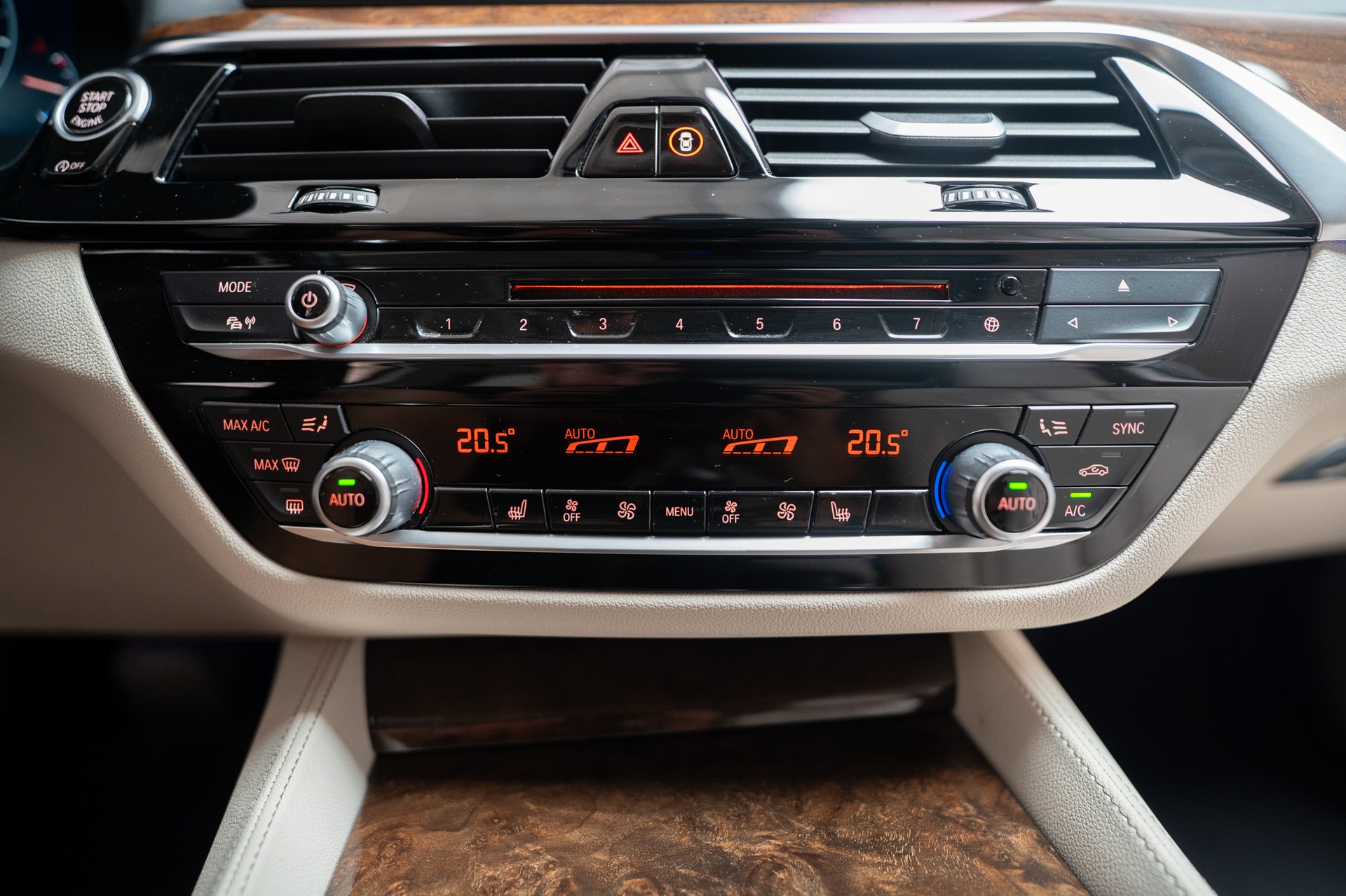BMW 530i xDrive SAG Touring M Sport / CH-Fahrzeug / Panorama - Glasdach / 360°Kamera / HeadUp-image-23
