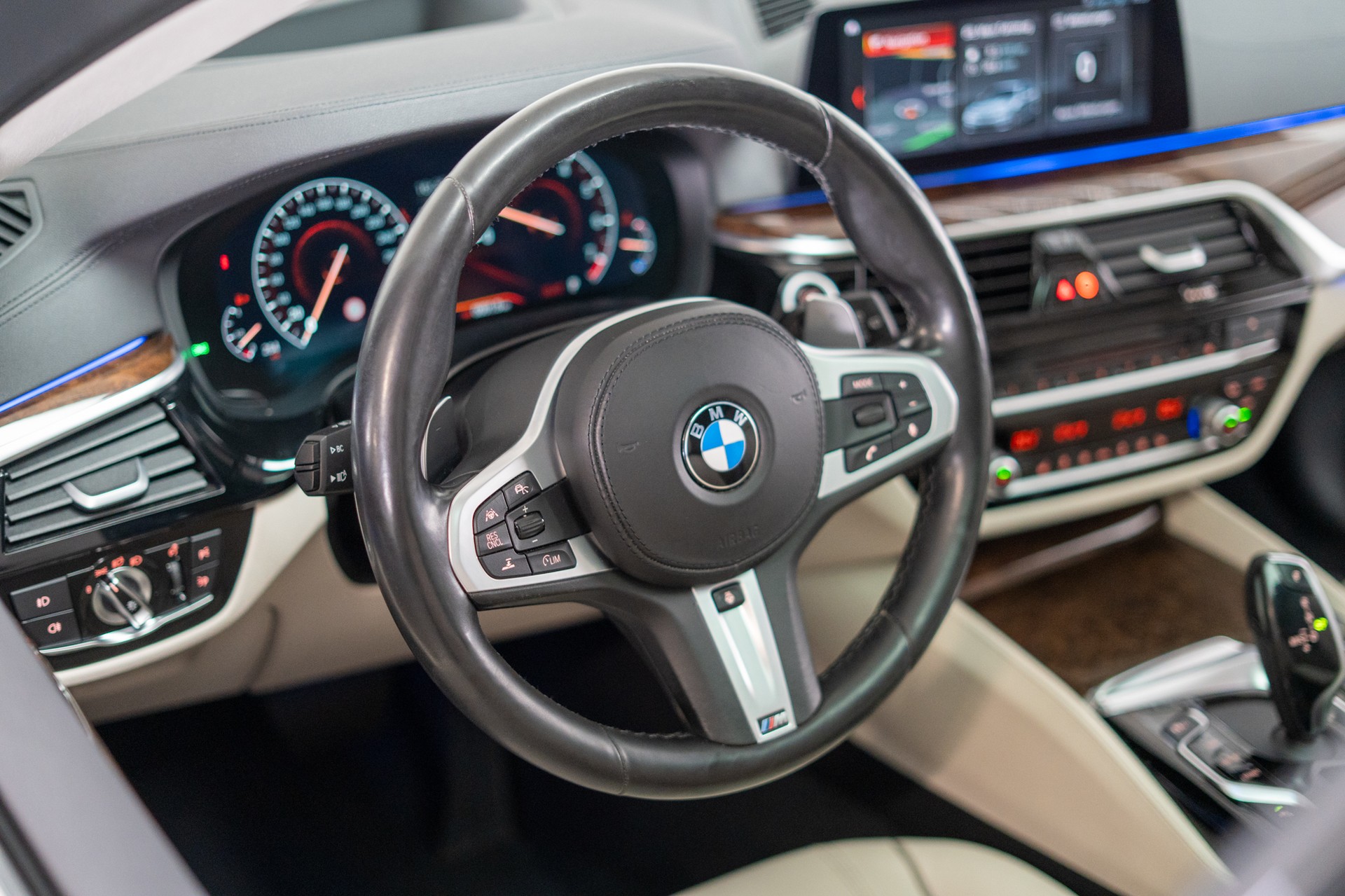BMW 530i xDrive SAG Touring M Sport / CH-Fahrzeug / Panorama - Glasdach / 360°Kamera / HeadUp-image-12