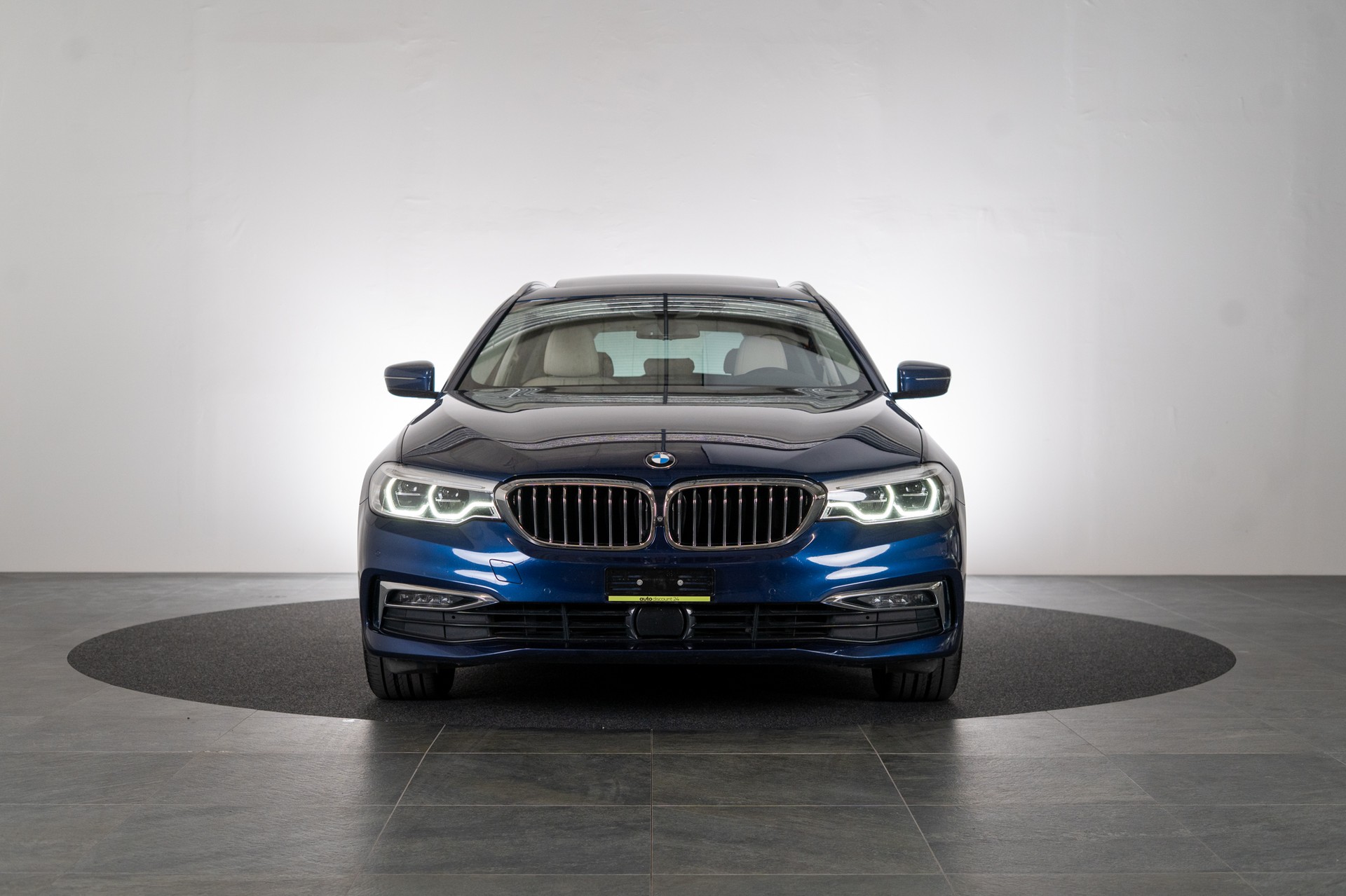 BMW 530i xDrive SAG Touring M Sport / CH-Fahrzeug / Panorama - Glasdach / 360°Kamera / HeadUp-image-1
