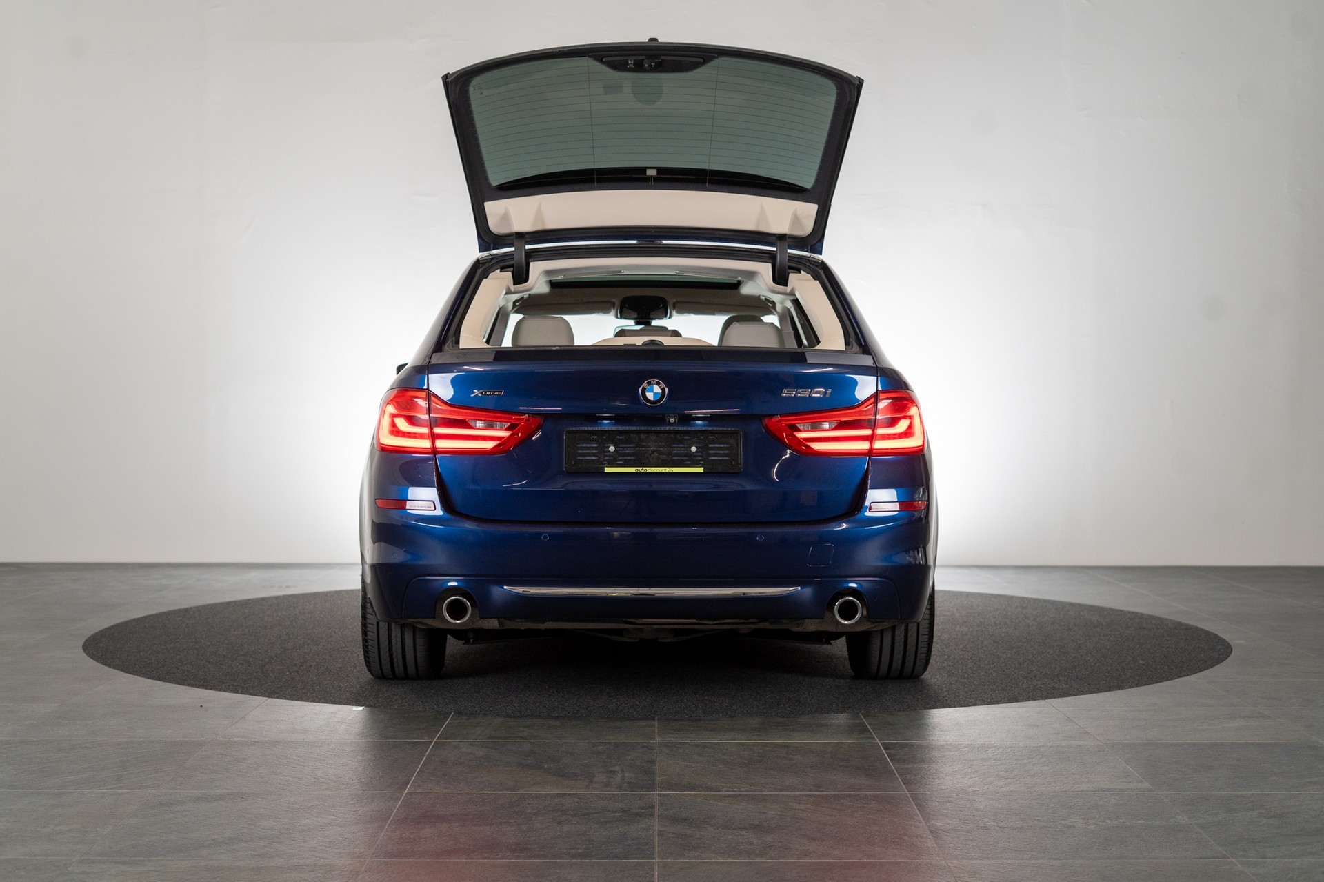 BMW 530i xDrive SAG Touring M Sport / CH-Fahrzeug / Panorama - Glasdach / 360°Kamera / HeadUp-image-5