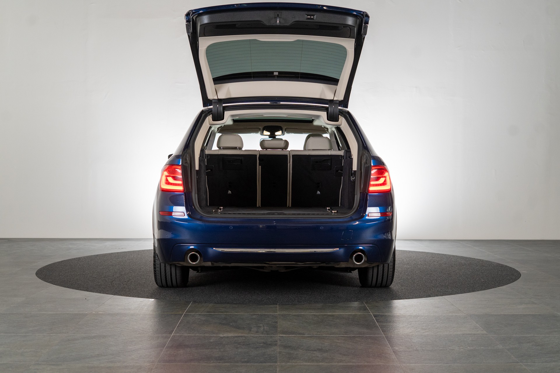 BMW 530i xDrive SAG Touring M Sport / CH-Fahrzeug / Panorama - Glasdach / 360°Kamera / HeadUp-image-6