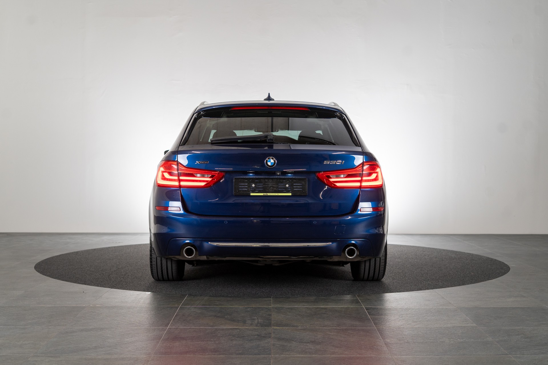 BMW 530i xDrive SAG Touring M Sport / CH-Fahrzeug / Panorama - Glasdach / 360°Kamera / HeadUp-image-4
