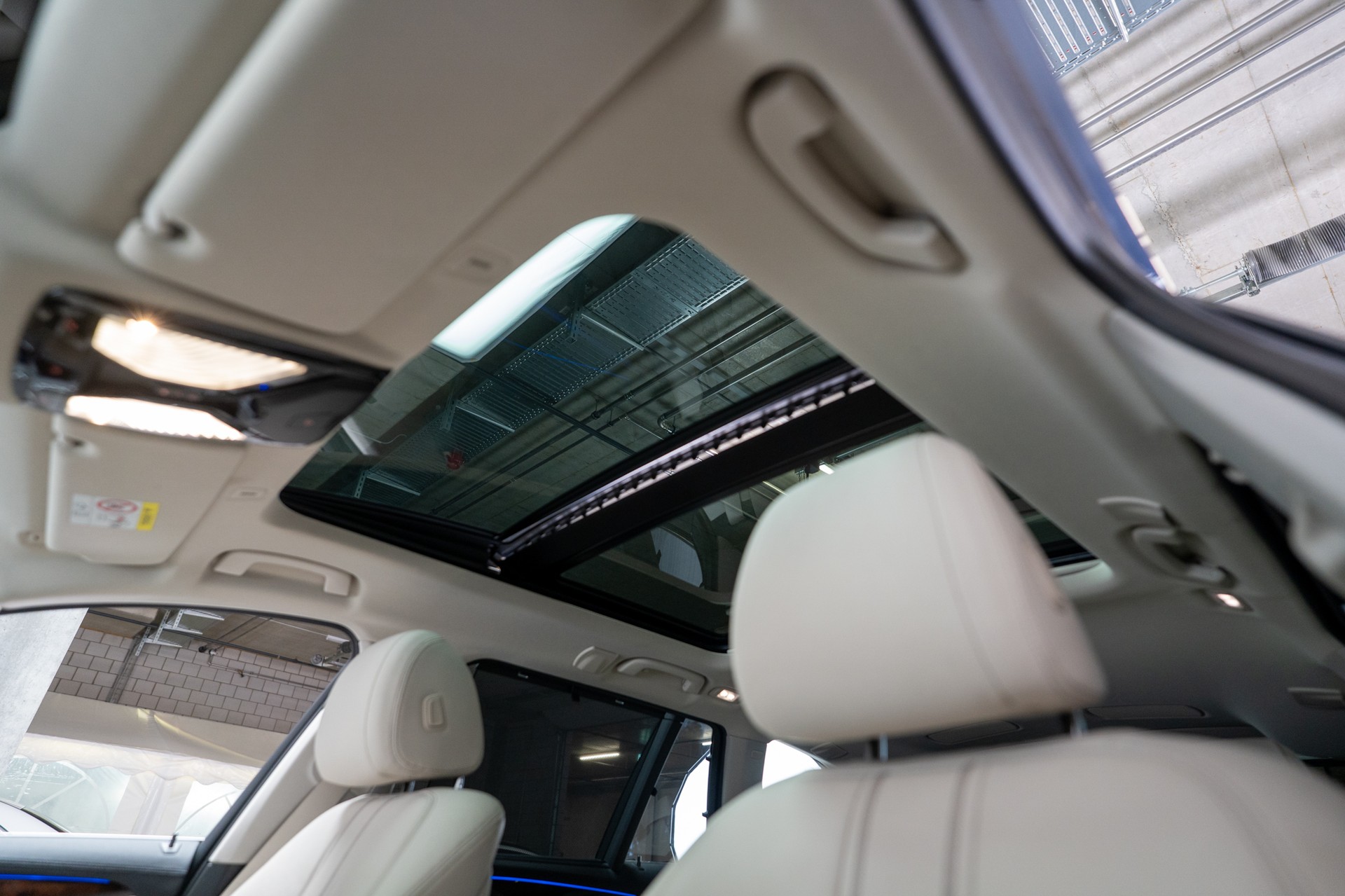 BMW 530i xDrive SAG Touring M Sport / CH-Fahrzeug / Panorama - Glasdach / 360°Kamera / HeadUp-image-9