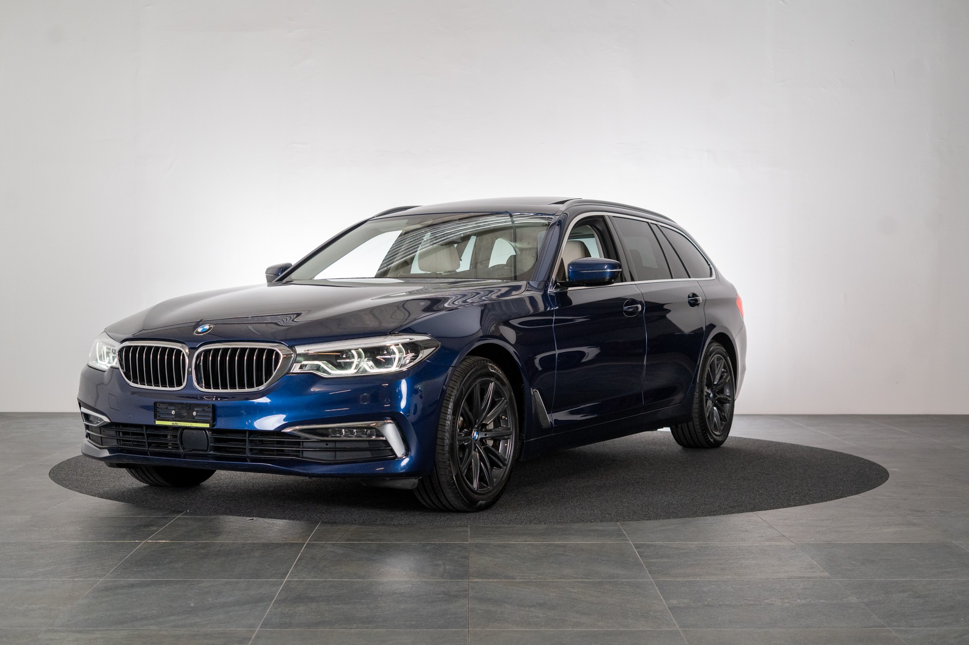 BMW 530i xDrive SAG Touring M Sport / CH-Fahrzeug / Panorama - Glasdach / 360°Kamera / HeadUp