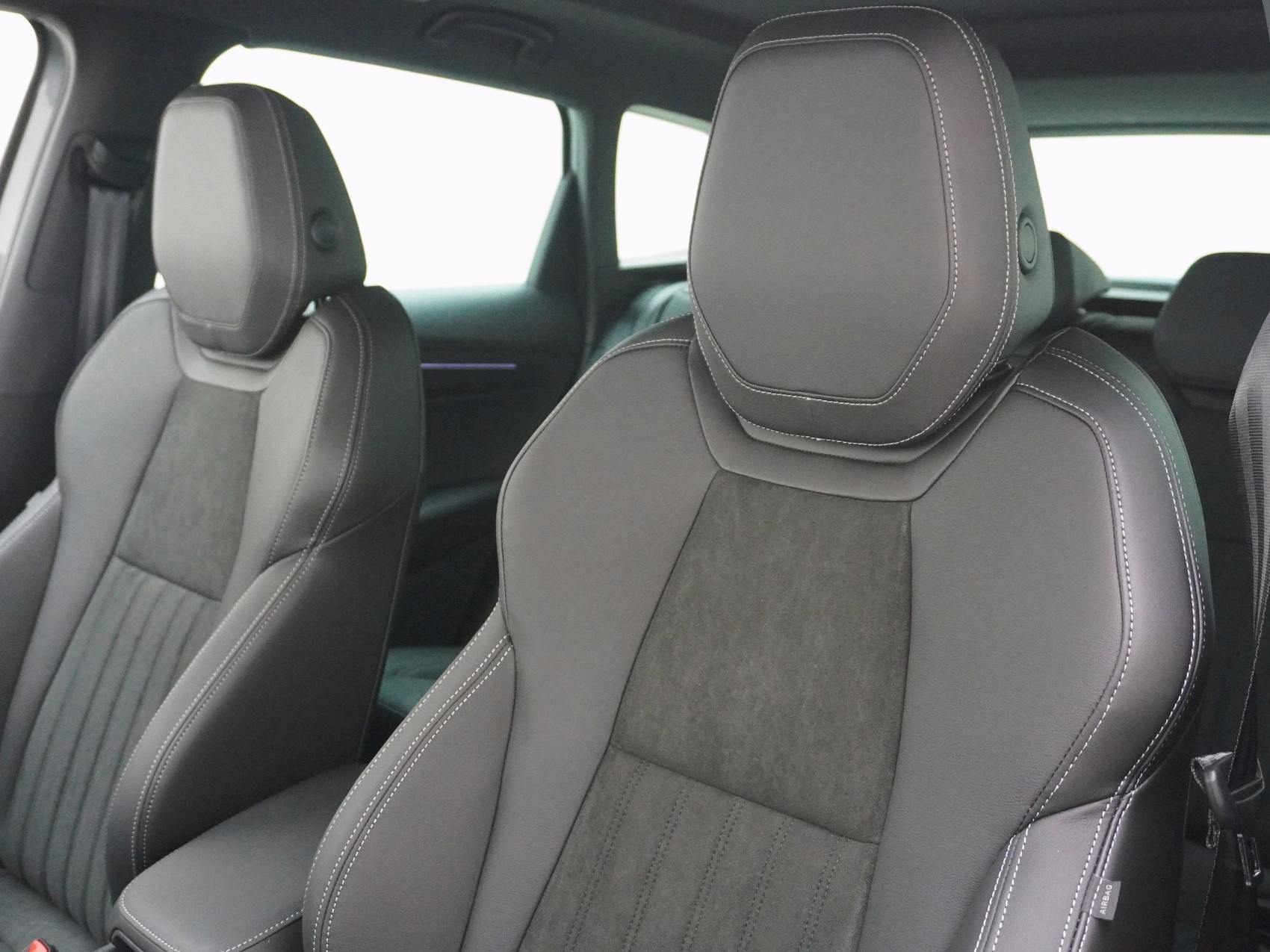 SKODA Karoq 2.0 TSI SportLine DSG 4x4-image-12