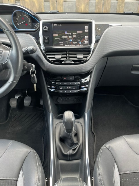PEUGEOT 2008 1.6 VTI Allure-image-21