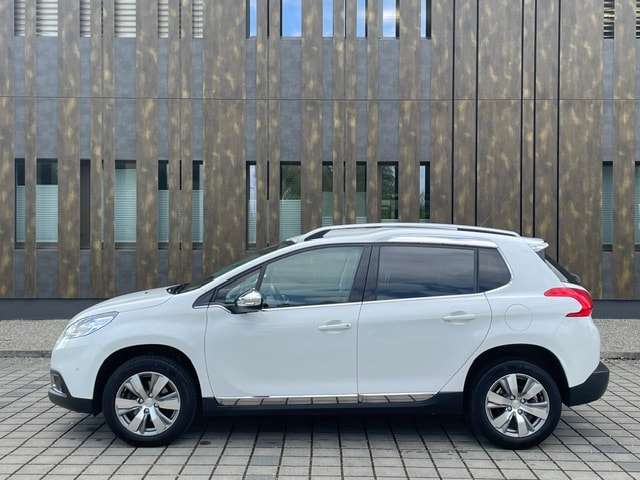 PEUGEOT 2008 1.6 VTI Allure-image-6
