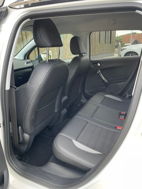 PEUGEOT 2008 1.6 VTI Allure-image-27