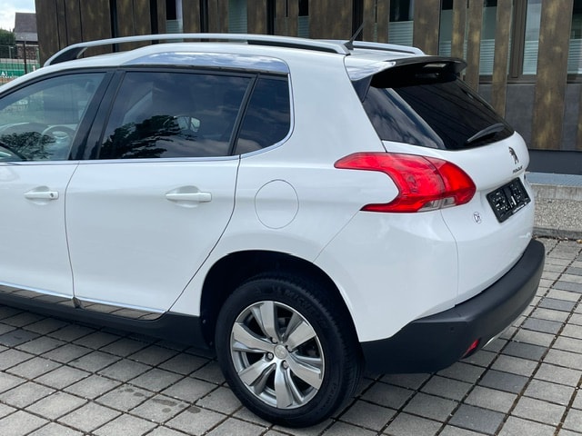 PEUGEOT 2008 1.6 VTI Allure-image-8