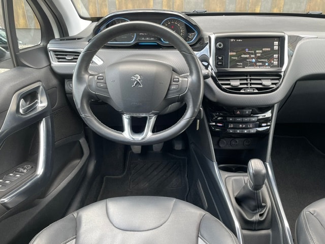 PEUGEOT 2008 1.6 VTI Allure-image-19