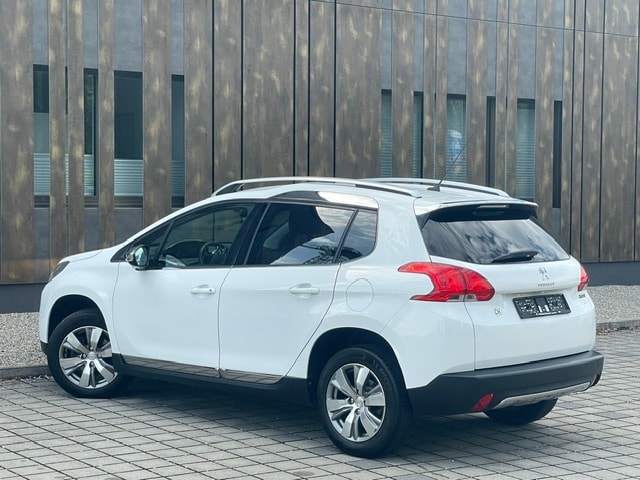 PEUGEOT 2008 1.6 VTI Allure-image-13