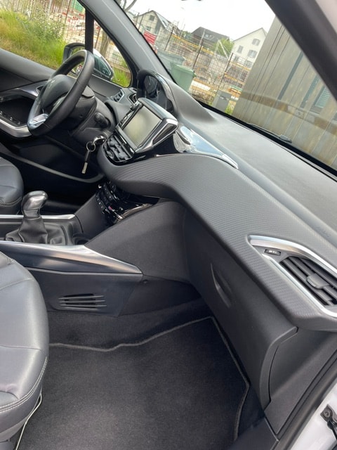 PEUGEOT 2008 1.6 VTI Allure-image-24
