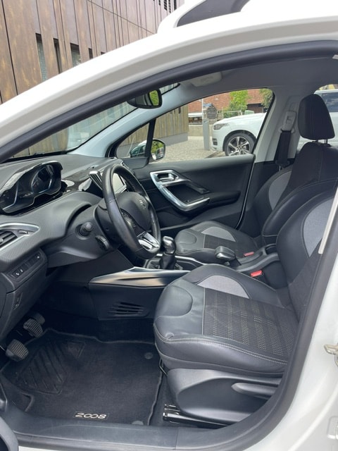 PEUGEOT 2008 1.6 VTI Allure-image-16