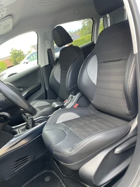 PEUGEOT 2008 1.6 VTI Allure-image-17