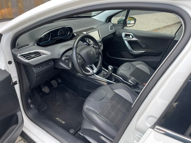 PEUGEOT 2008 1.6 VTI Allure-image-15