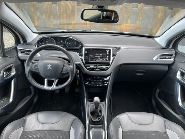 PEUGEOT 2008 1.6 VTI Allure-image-18