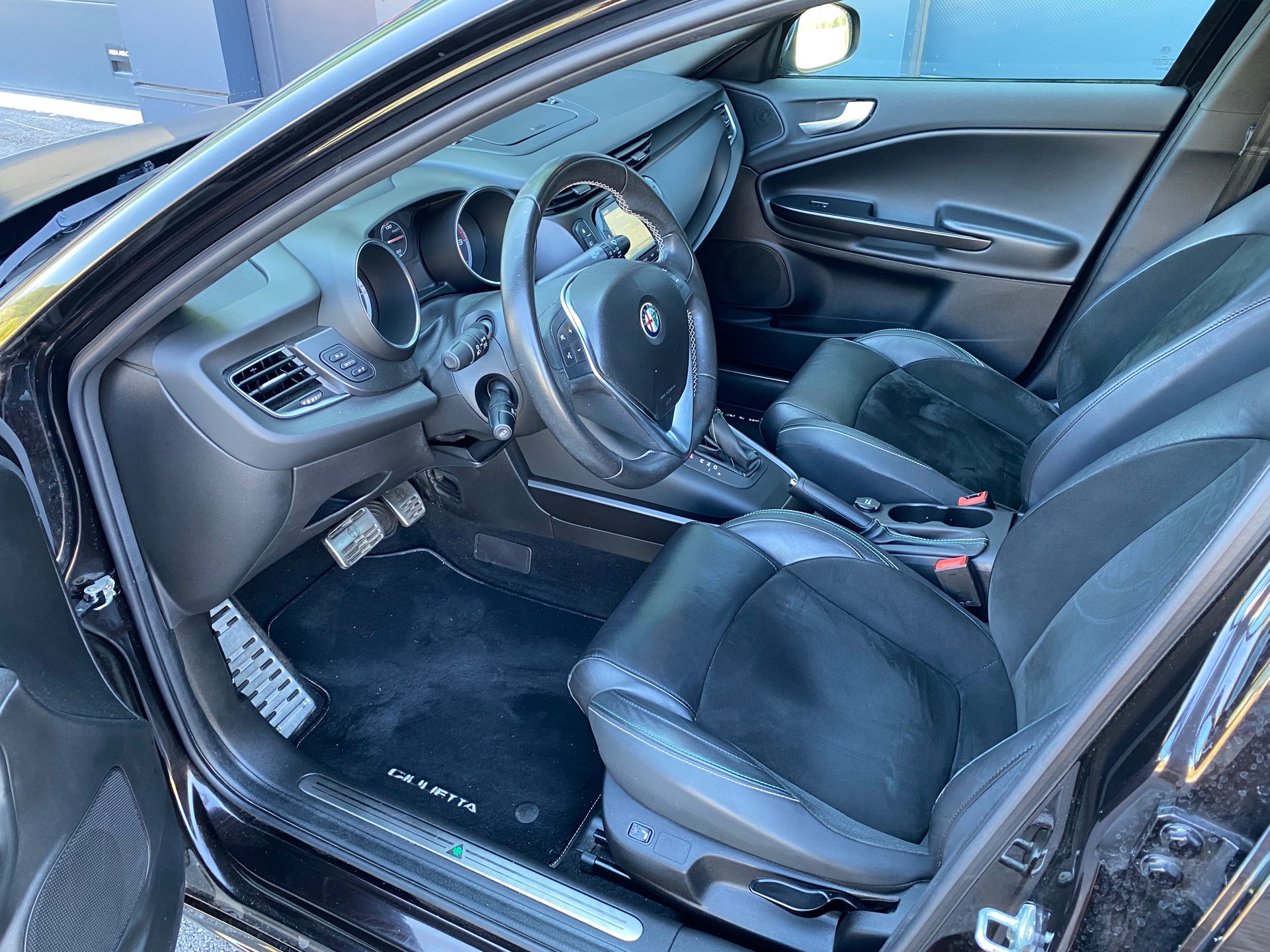 ALFA ROMEO Giulietta 1750 TBi Quadrifoglio Verde TCT-image-16