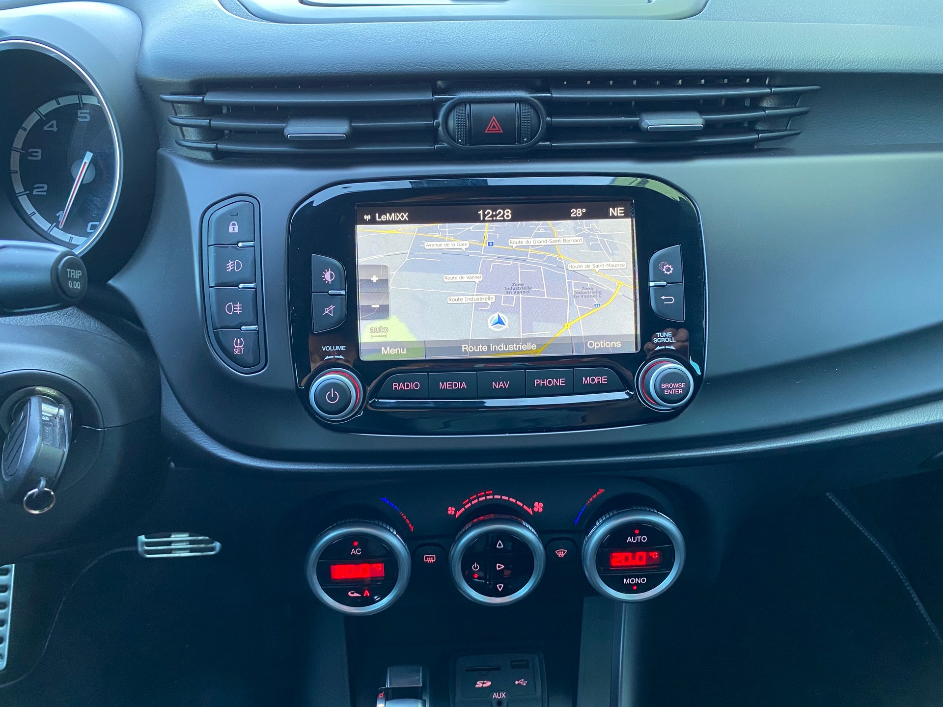 ALFA ROMEO Giulietta 1750 TBi Quadrifoglio Verde TCT-image-24