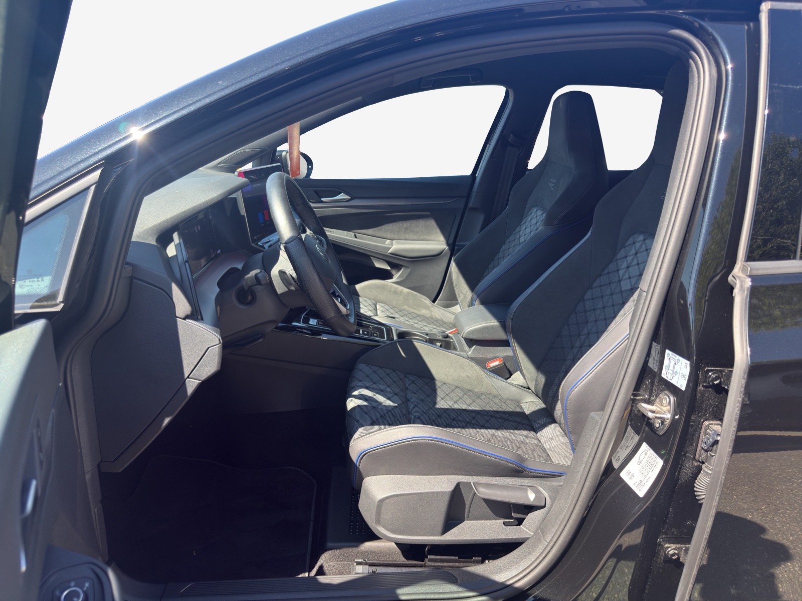 VW Golf 1.5 e TSI mHEV R-Line DSG-image-7