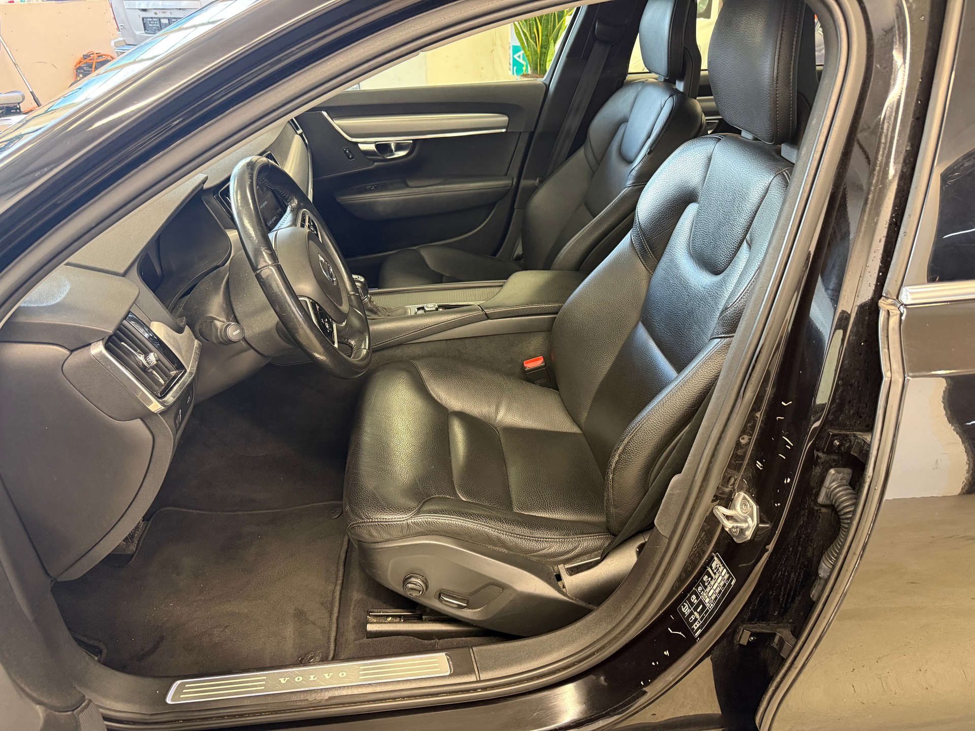 VOLVO V90 D3 AWD Momentum Geartronic-image-6