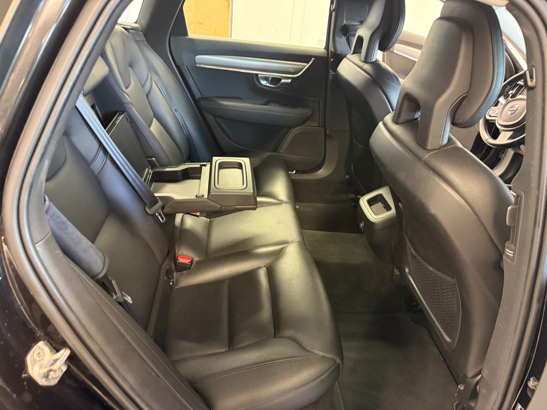 VOLVO V90 D3 AWD Momentum Geartronic-image-10