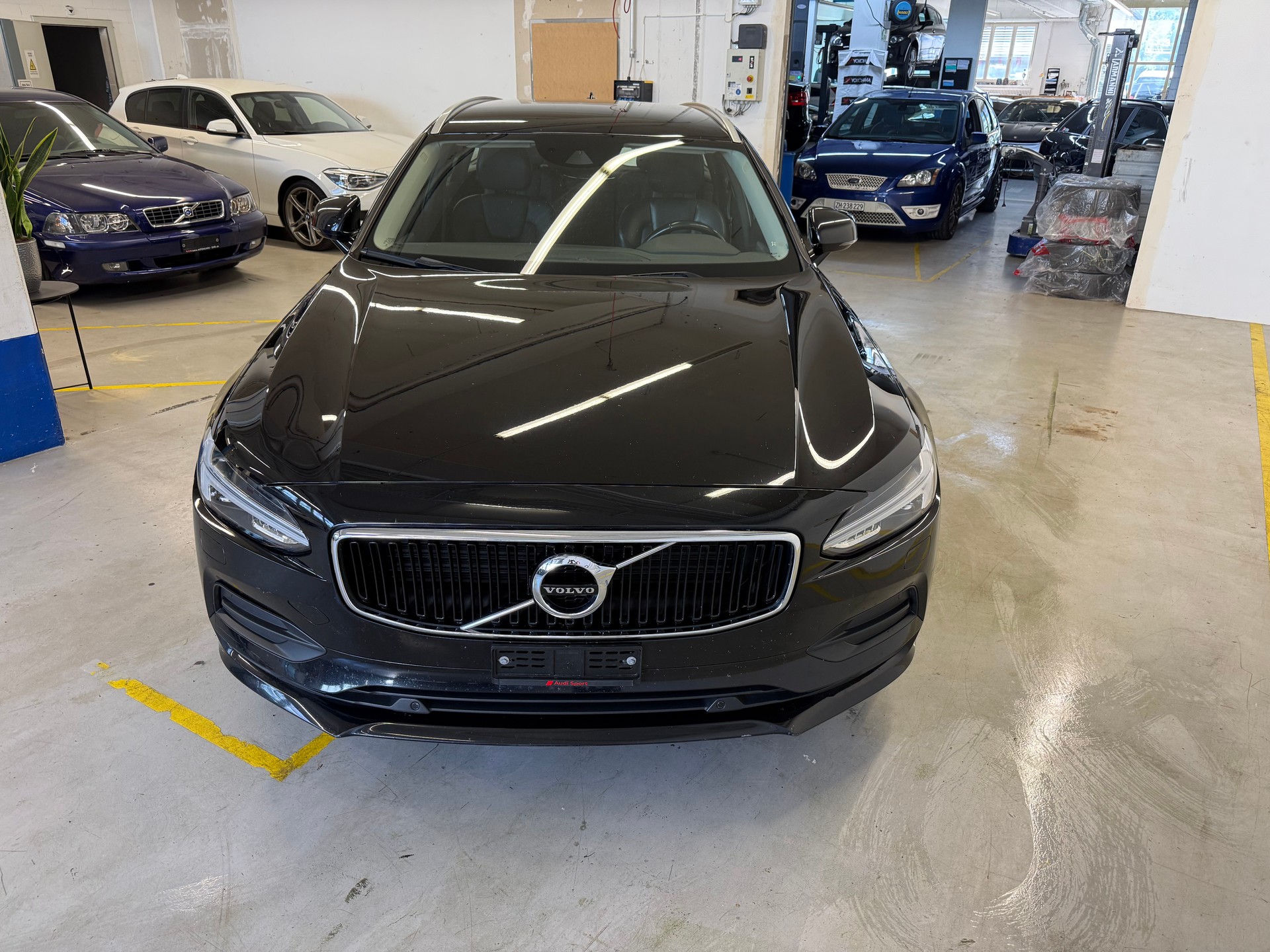 VOLVO V90 D3 AWD Momentum Geartronic-image-0