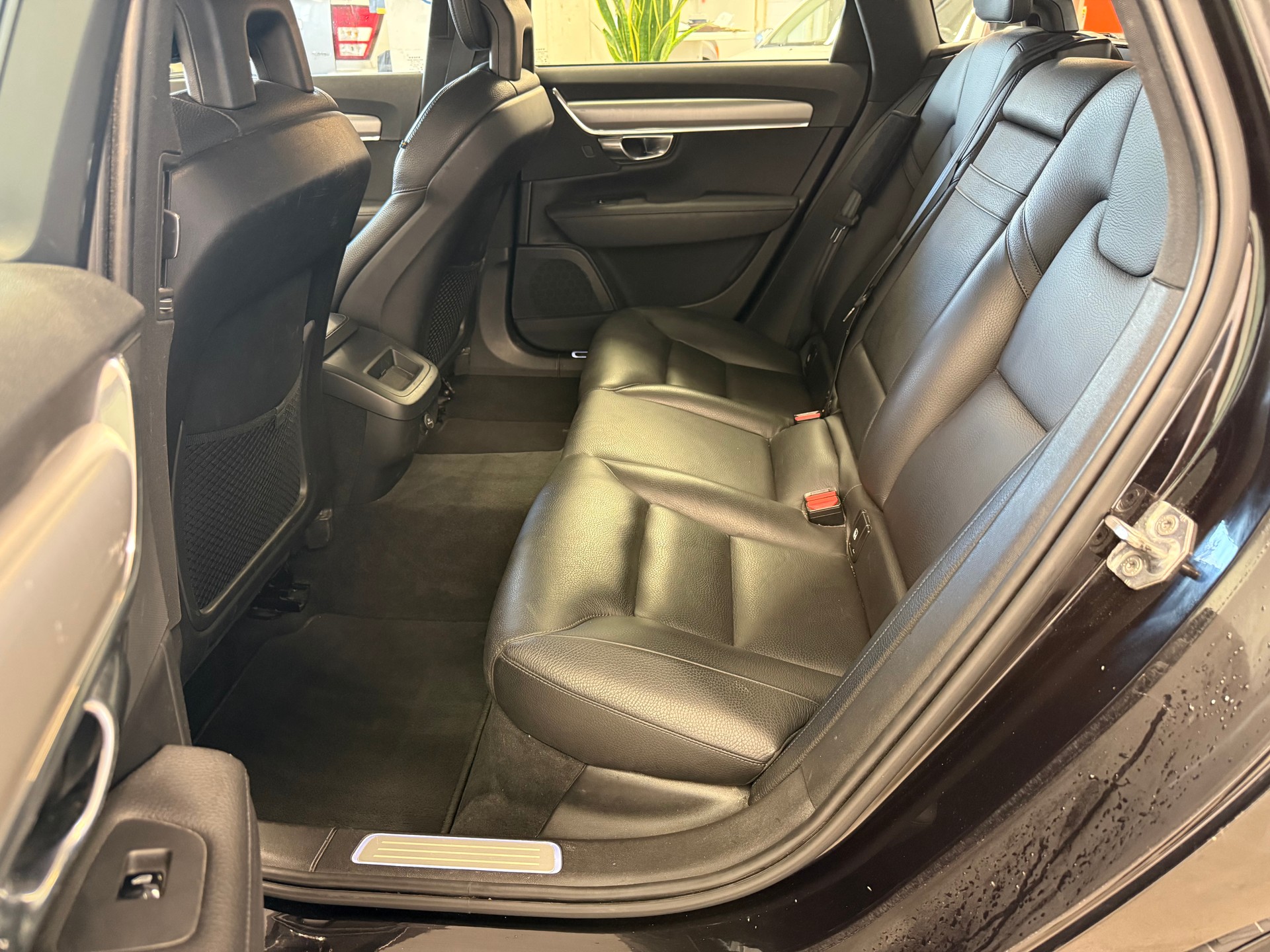 VOLVO V90 D3 AWD Momentum Geartronic-image-9