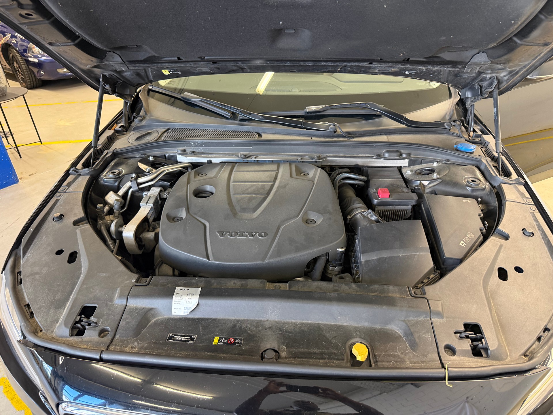 VOLVO V90 D3 AWD Momentum Geartronic-image-12