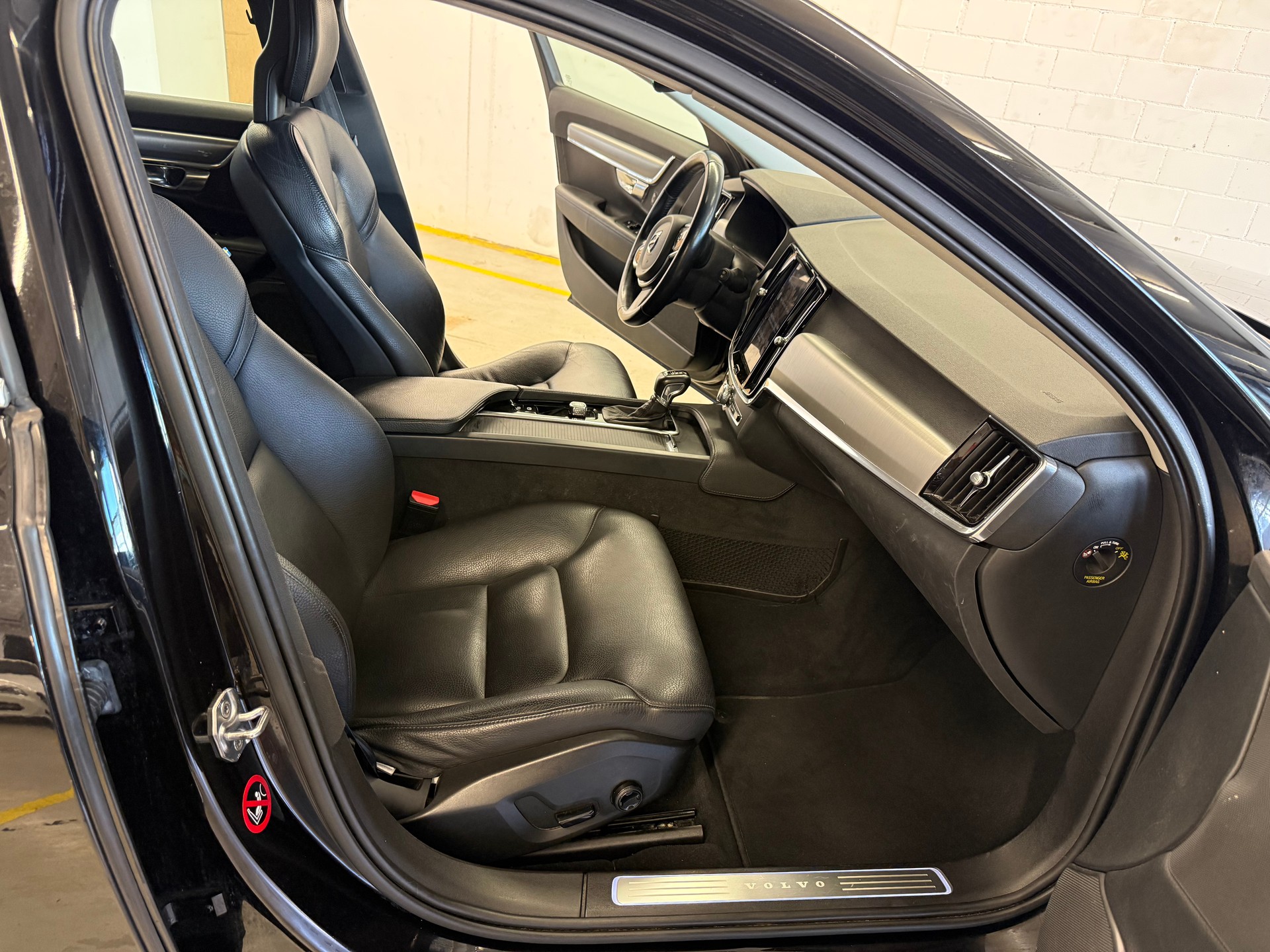 VOLVO V90 D3 AWD Momentum Geartronic-image-7