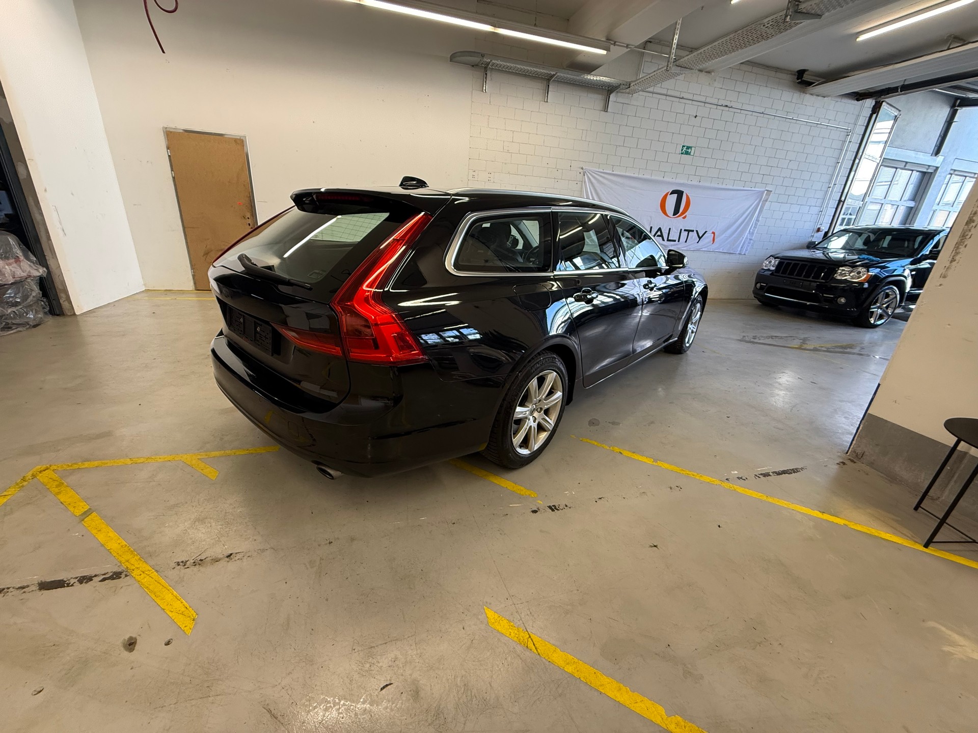 VOLVO V90 D3 AWD Momentum Geartronic-image-4