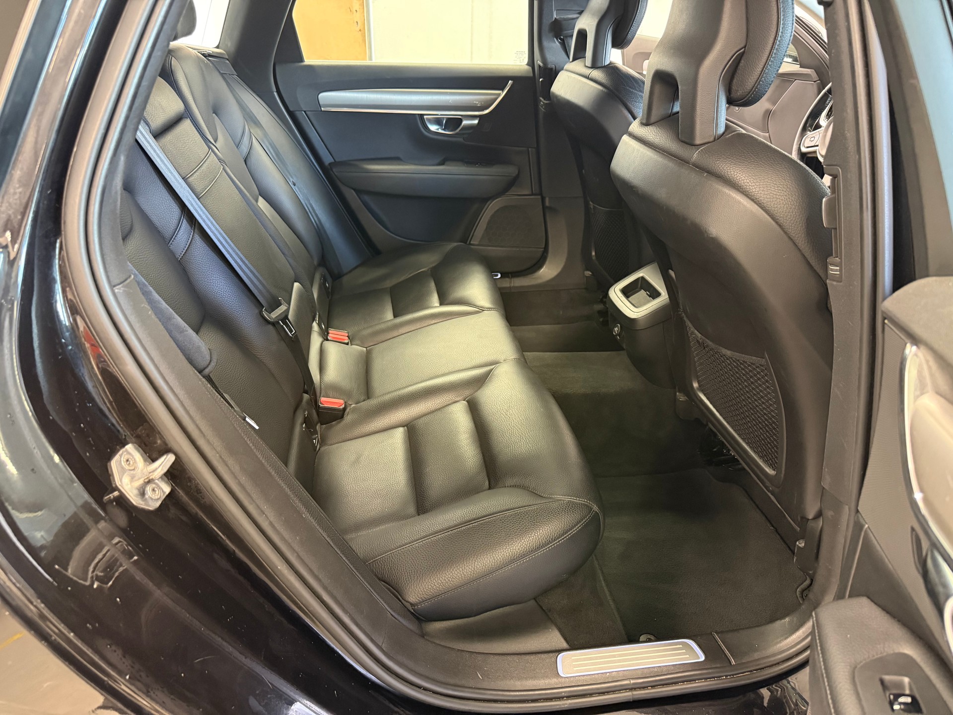 VOLVO V90 D3 AWD Momentum Geartronic-image-8
