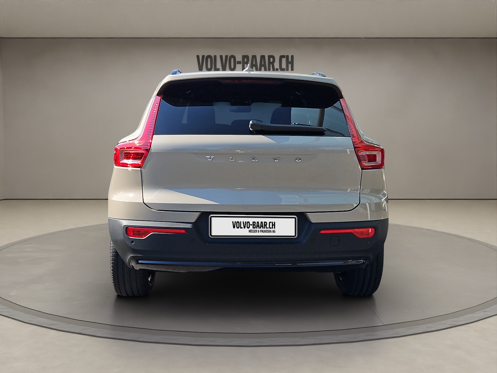 VOLVO XC40 2.0 B3 MH Plus Dark-image-3