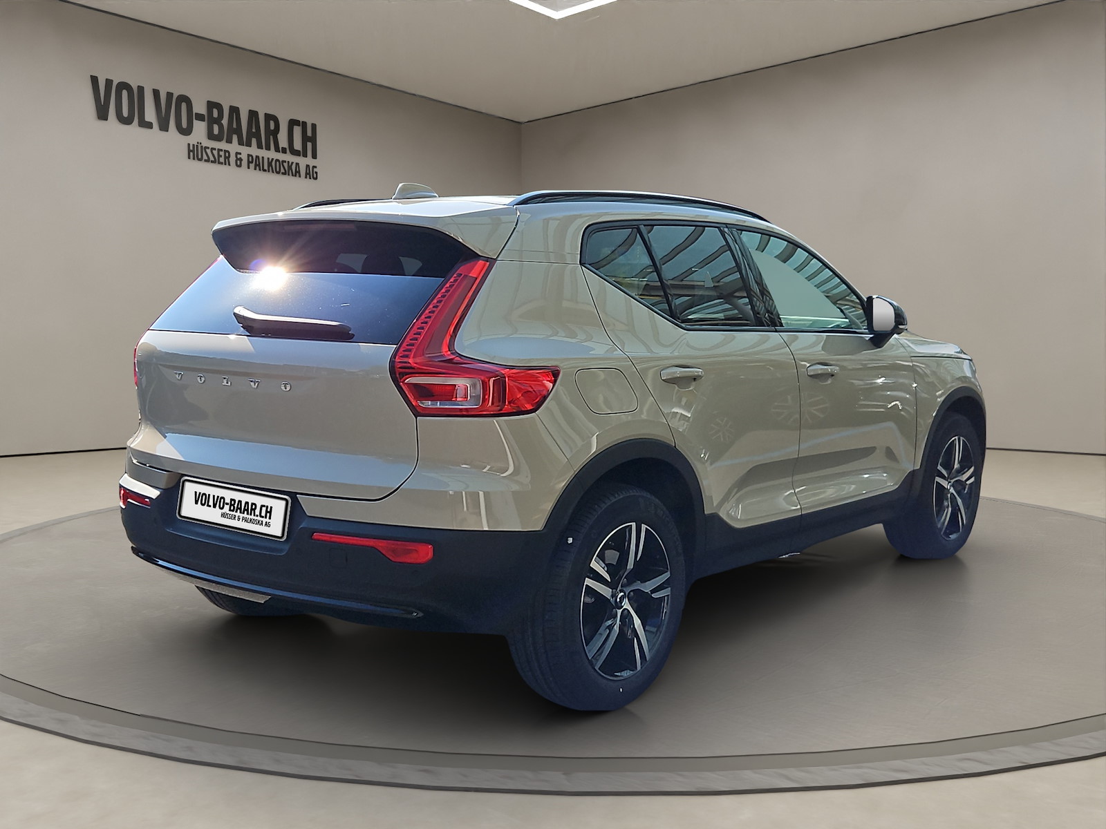 VOLVO XC40 2.0 B3 MH Plus Dark-image-4