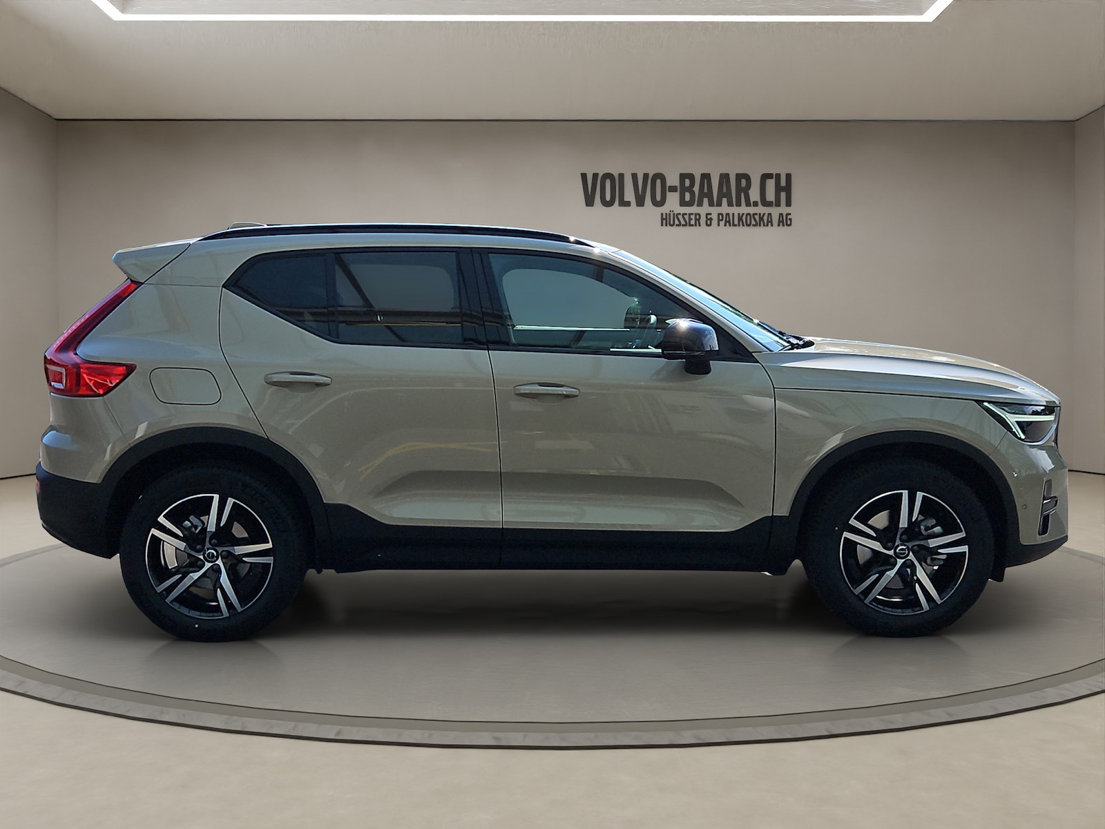 VOLVO XC40 2.0 B3 MH Plus Dark-image-5