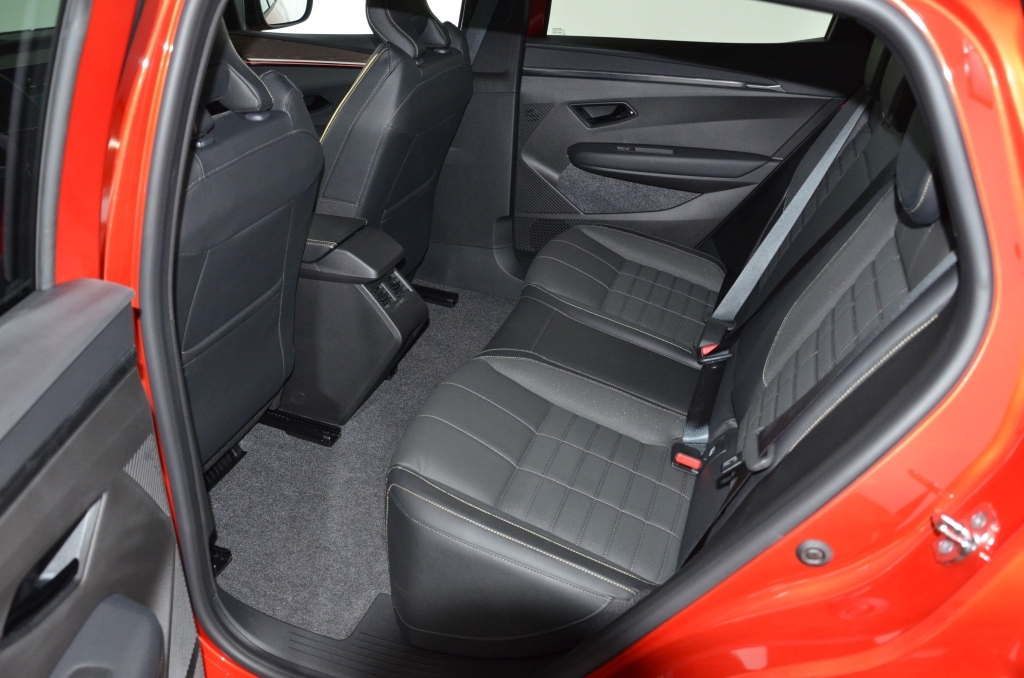 RENAULT Megane E-Tech EV60 *ICONIC*-image-13