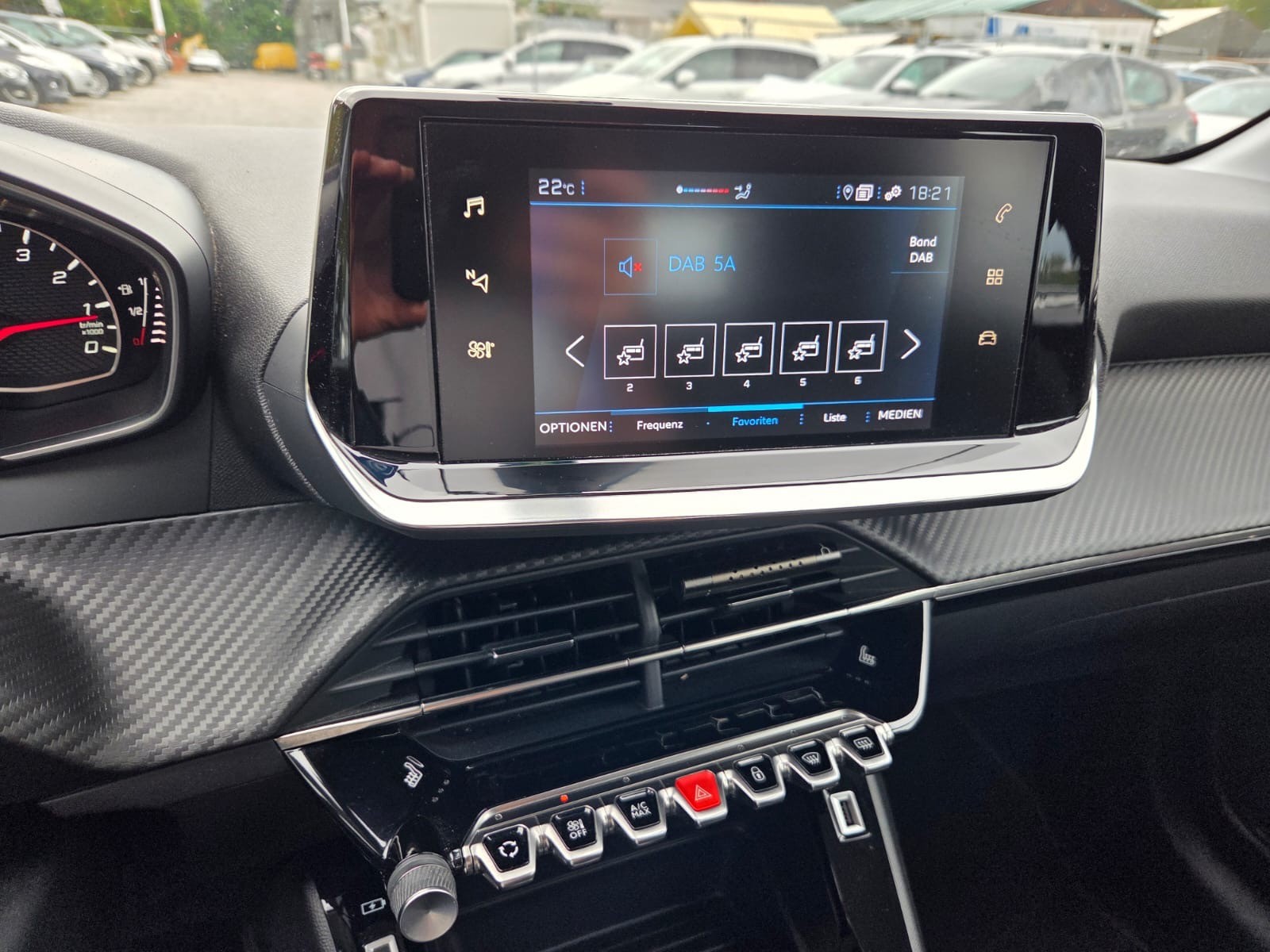 PEUGEOT 208 1.2 PureTech Active Pack EAT8-image-14