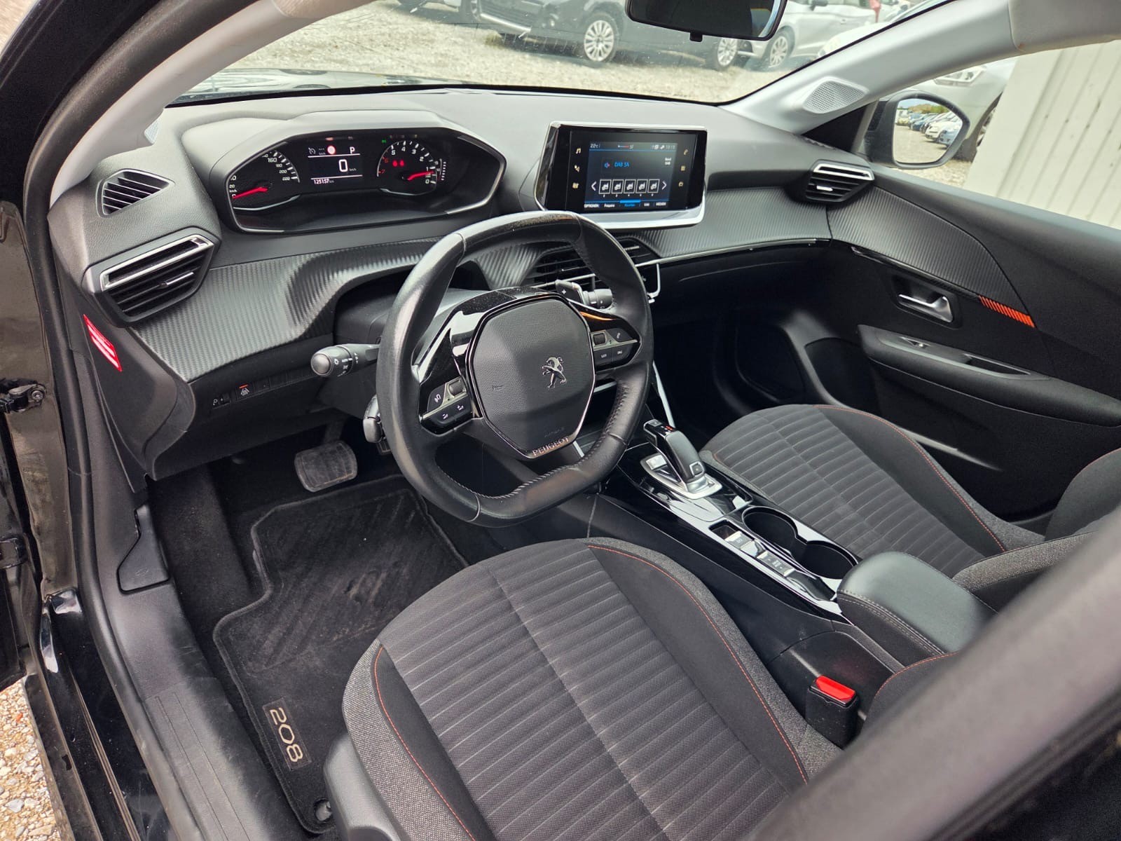 PEUGEOT 208 1.2 PureTech Active Pack EAT8-image-8