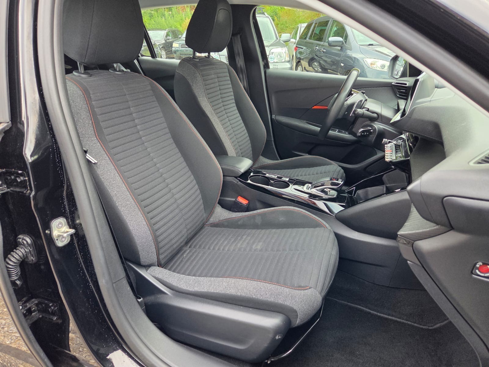 PEUGEOT 208 1.2 PureTech Active Pack EAT8-image-12