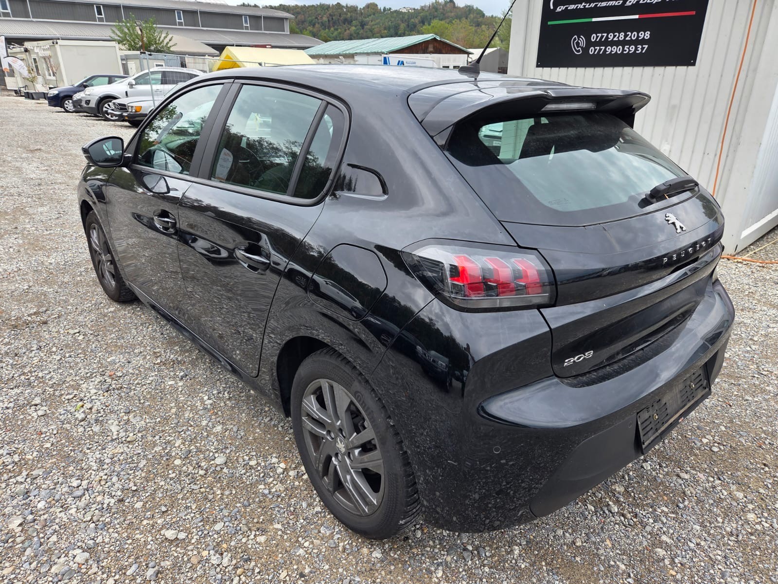 PEUGEOT 208 1.2 PureTech Active Pack EAT8-image-4