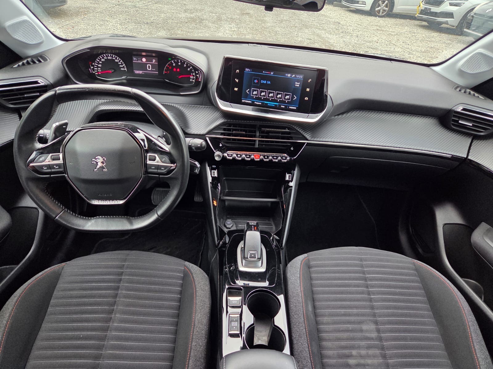 PEUGEOT 208 1.2 PureTech Active Pack EAT8-image-9
