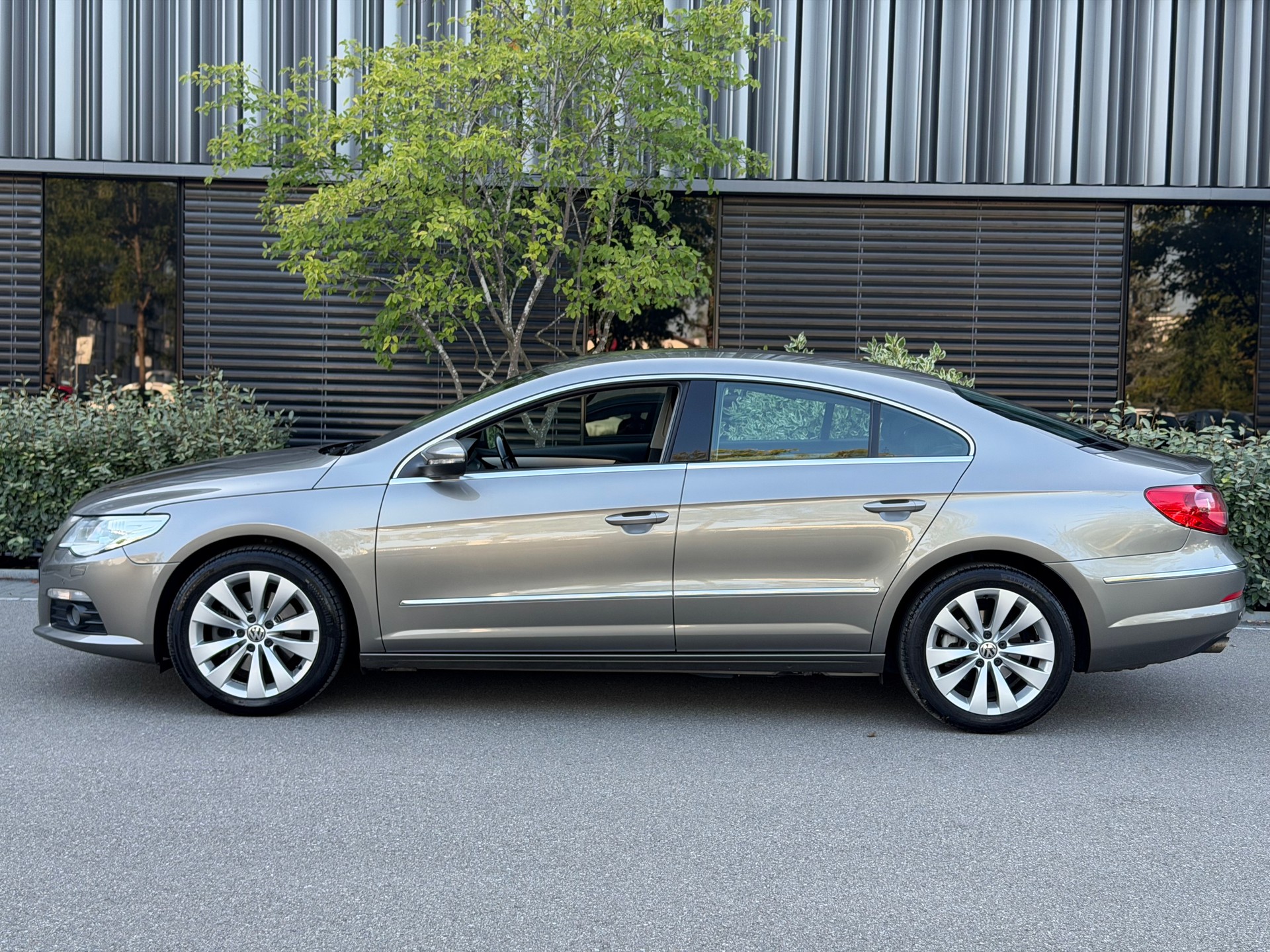 VW Passat CC 2.0 TDI-image-1