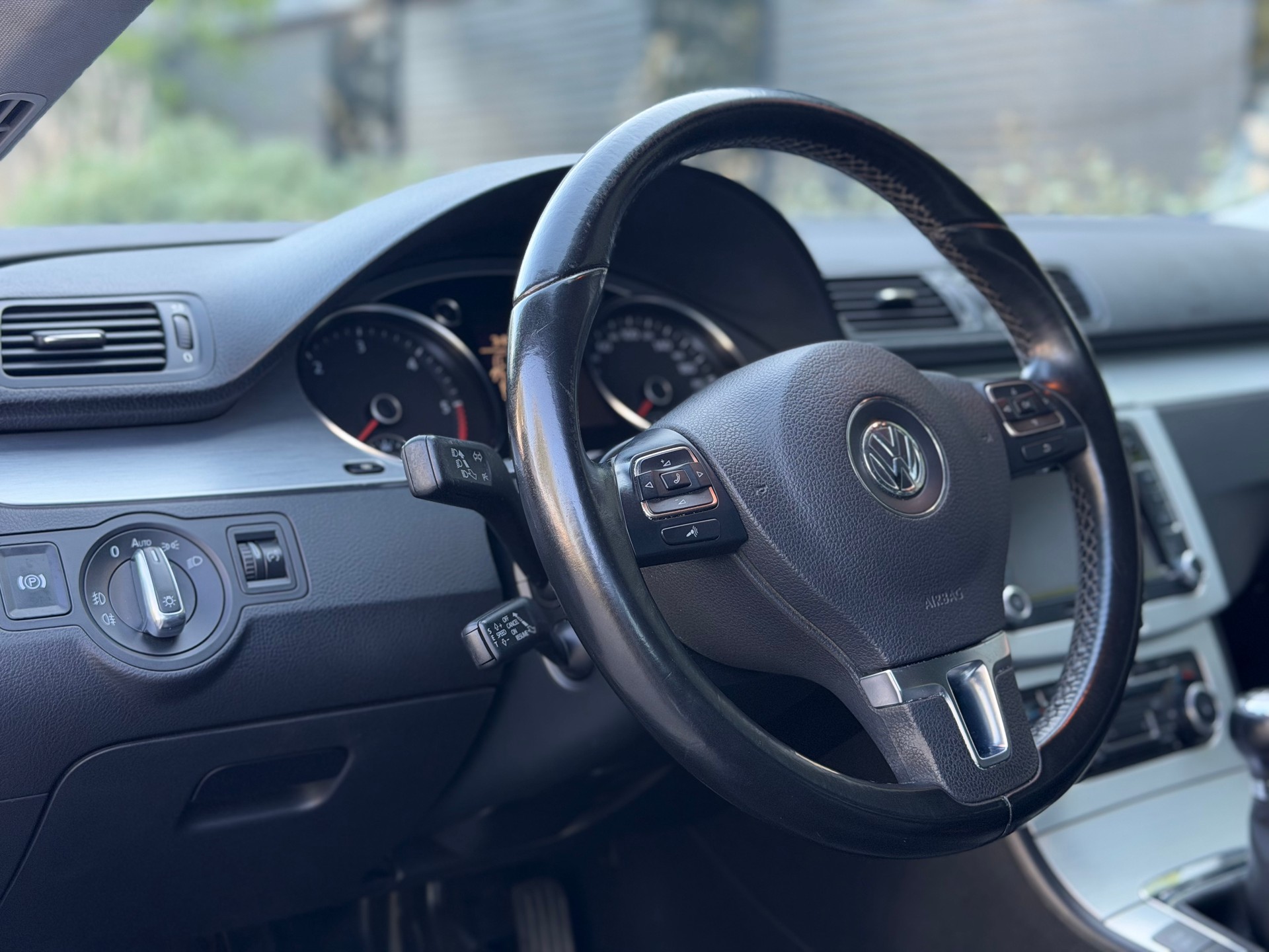 VW Passat CC 2.0 TDI-image-12