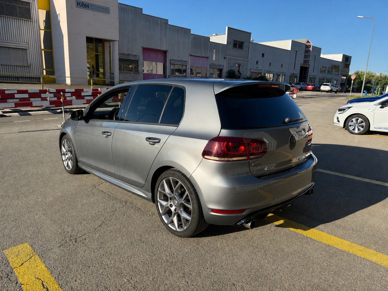VW 2.0 TSI GTI Edition 35 DSG-image-2