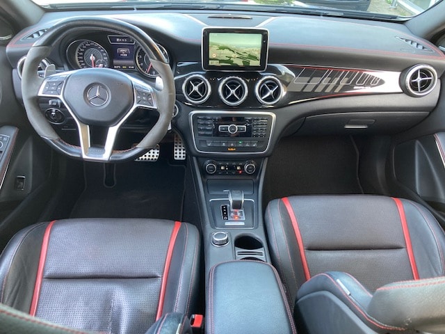 MERCEDES-BENZ GLA 45 AMG 4Matic 7G-DCT-image-11