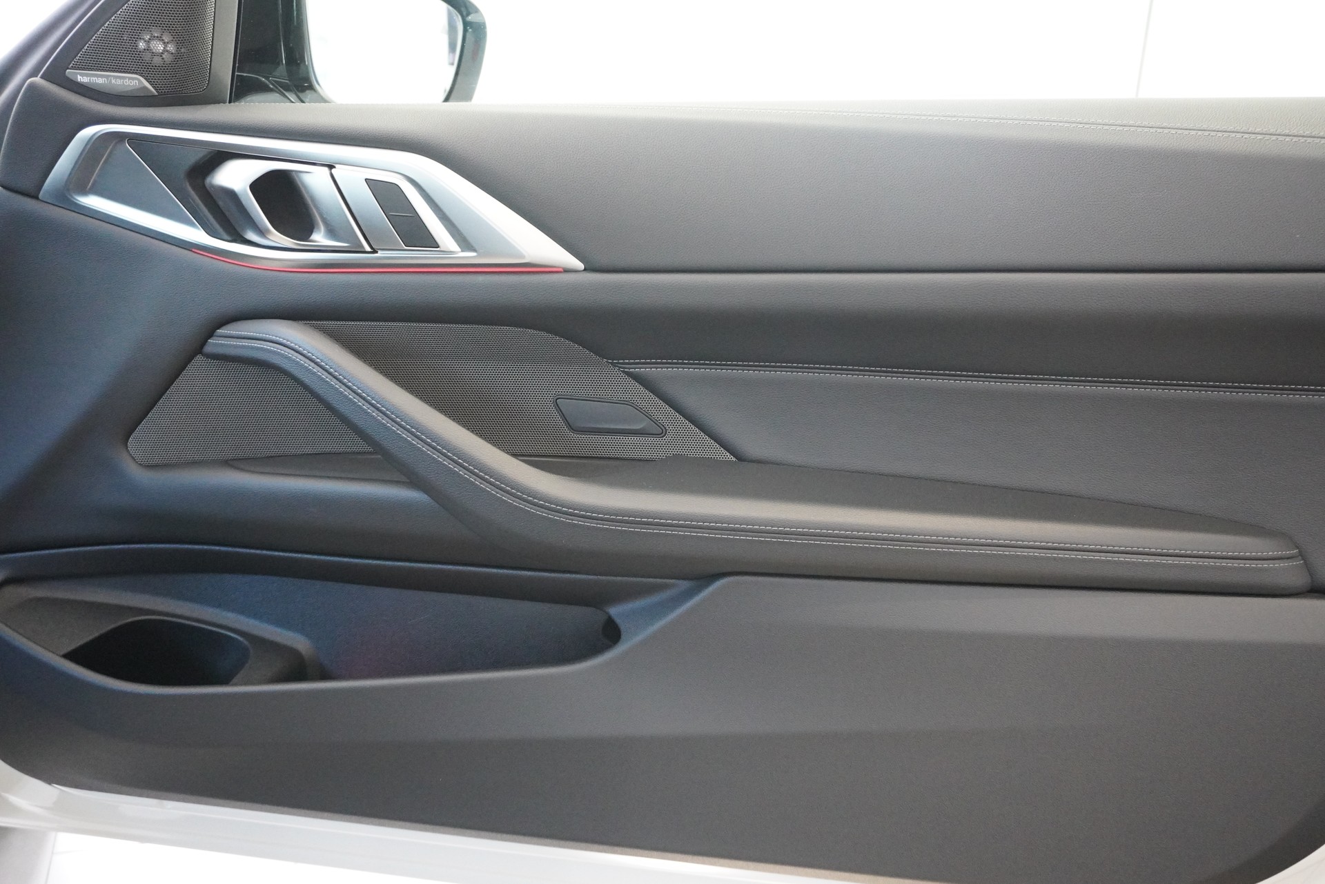 BMW M440i xDrive 48V Cabriolet Steptronic-image-17