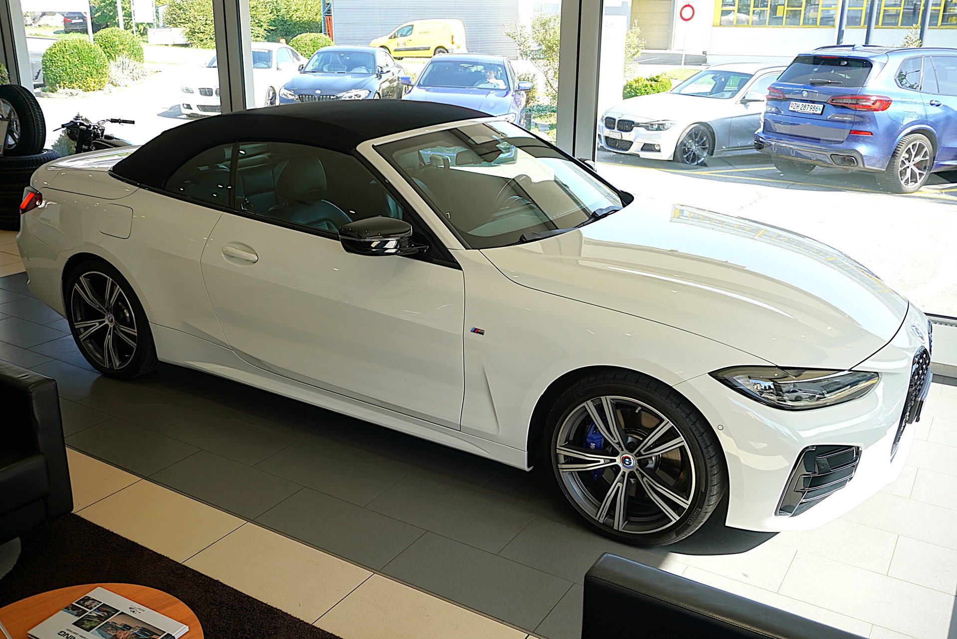 BMW M440i xDrive 48V Cabriolet Steptronic-image-2