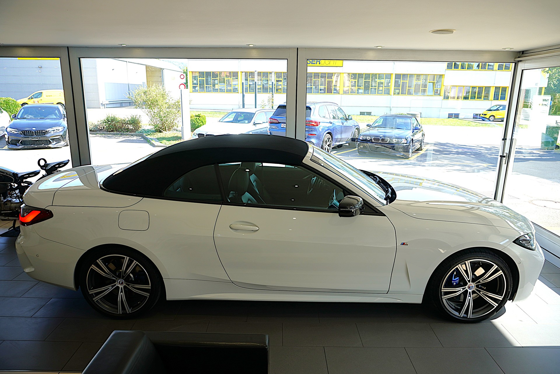 BMW M440i xDrive 48V Cabriolet Steptronic-image-3