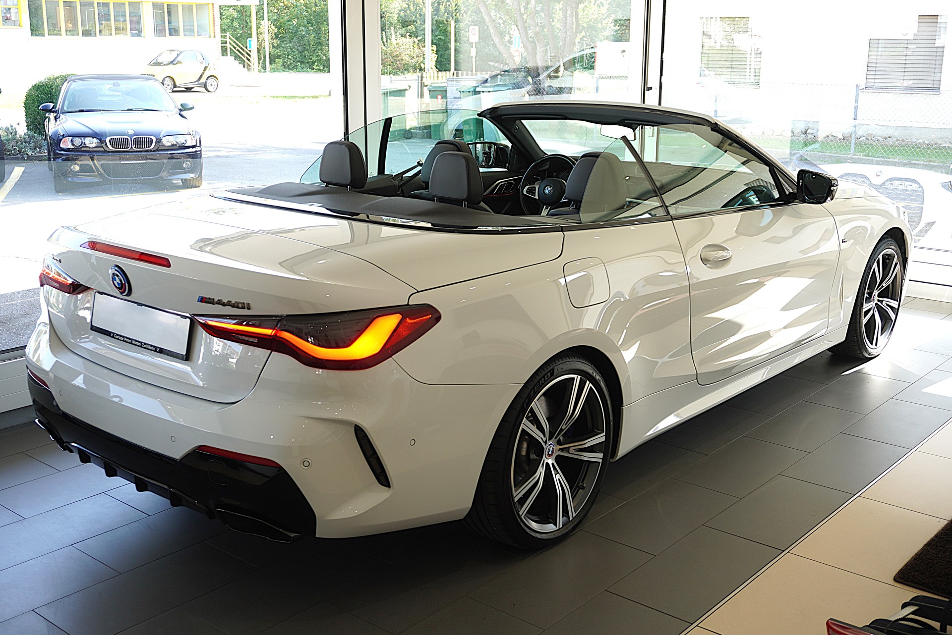 BMW M440i xDrive 48V Cabriolet Steptronic-image-10