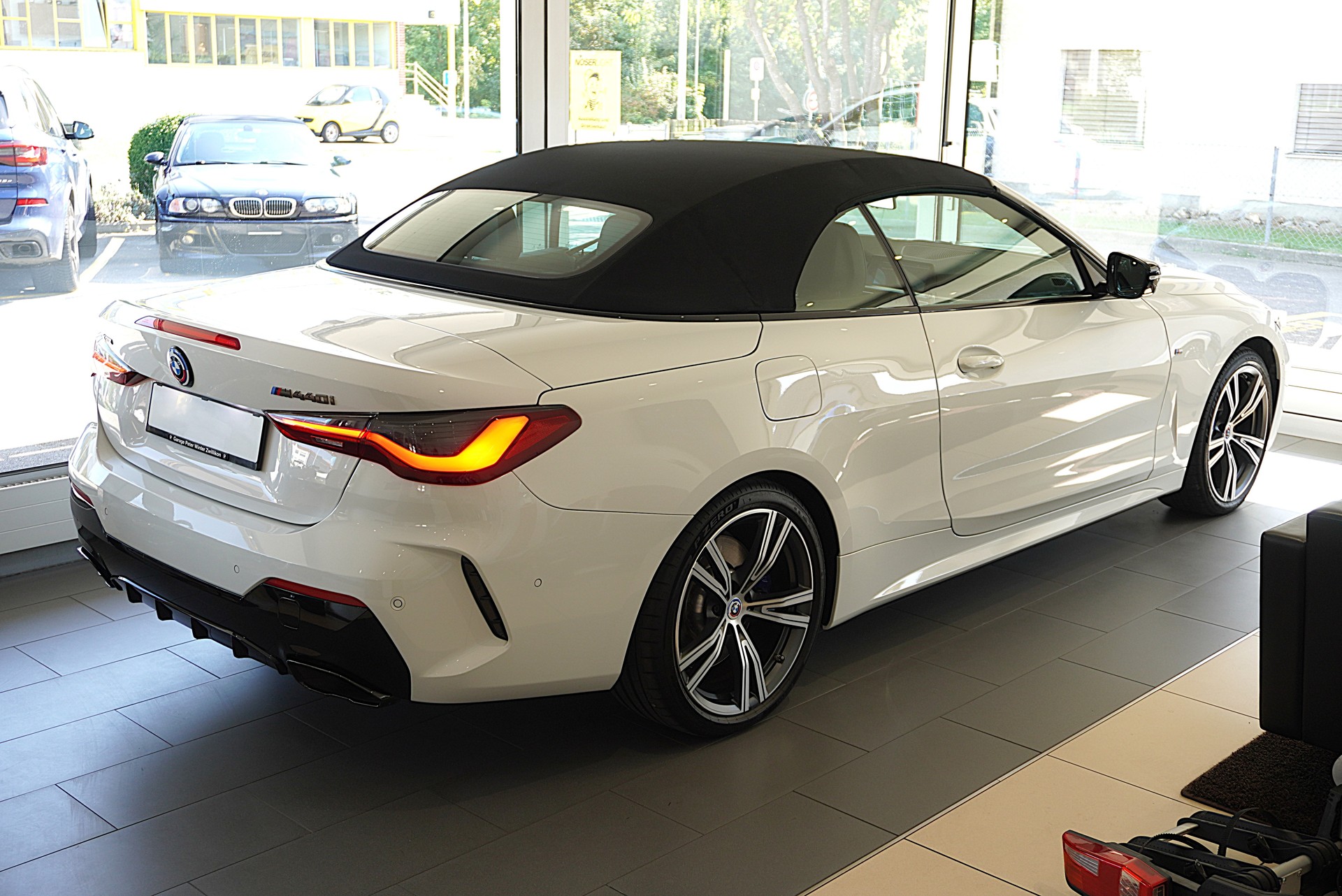 BMW M440i xDrive 48V Cabriolet Steptronic-image-4